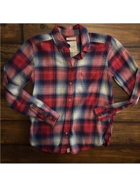 American Eagle Outfitters Red and Blue Plaid Button-Down Flannel